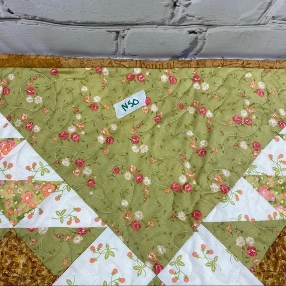 Quilted table runner - Picture 9 of 9